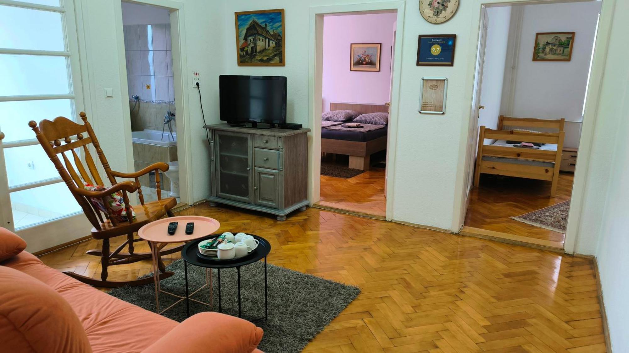Ferienwohnung Trosoban Stan U Zenici Zenica Exterior foto