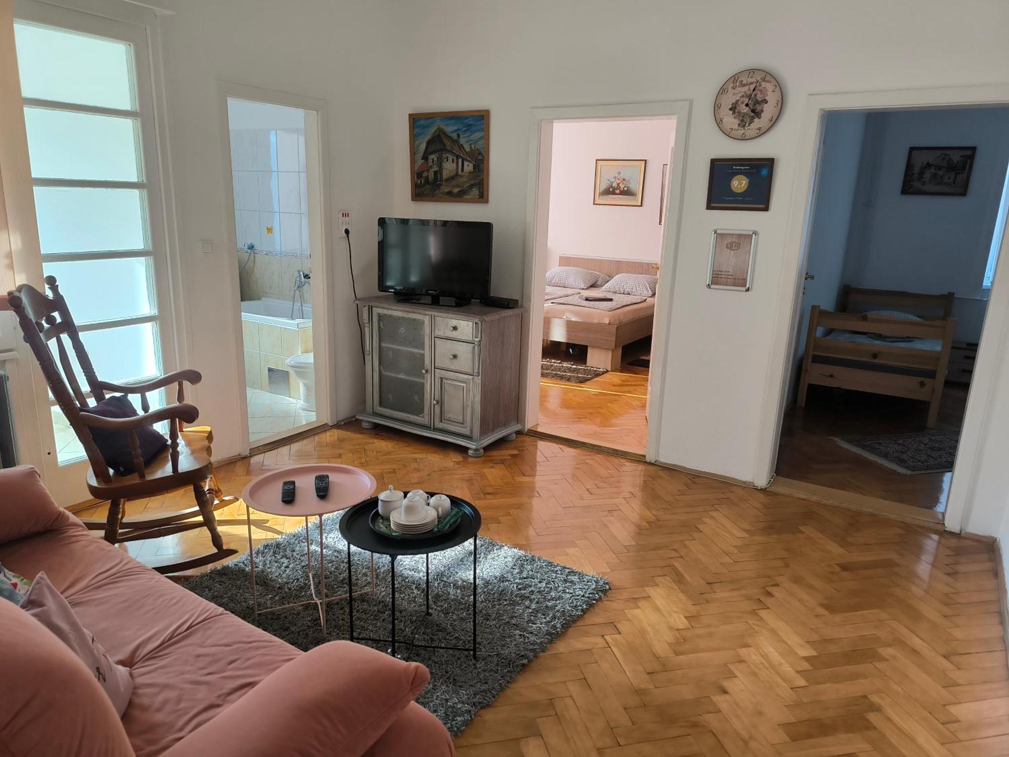 Ferienwohnung Trosoban Stan U Zenici Zenica Exterior foto