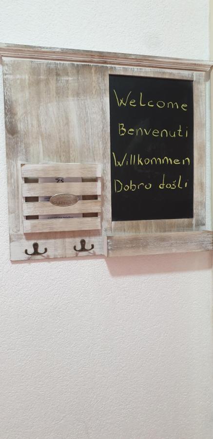 Ferienwohnung Trosoban Stan U Zenici Zenica Exterior foto