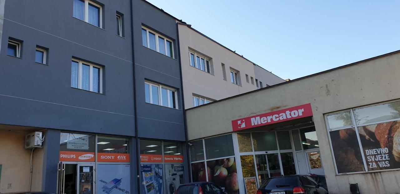 Ferienwohnung Trosoban Stan U Zenici Zenica Exterior foto